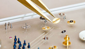 南京爱彼指定维修门店打开表壳